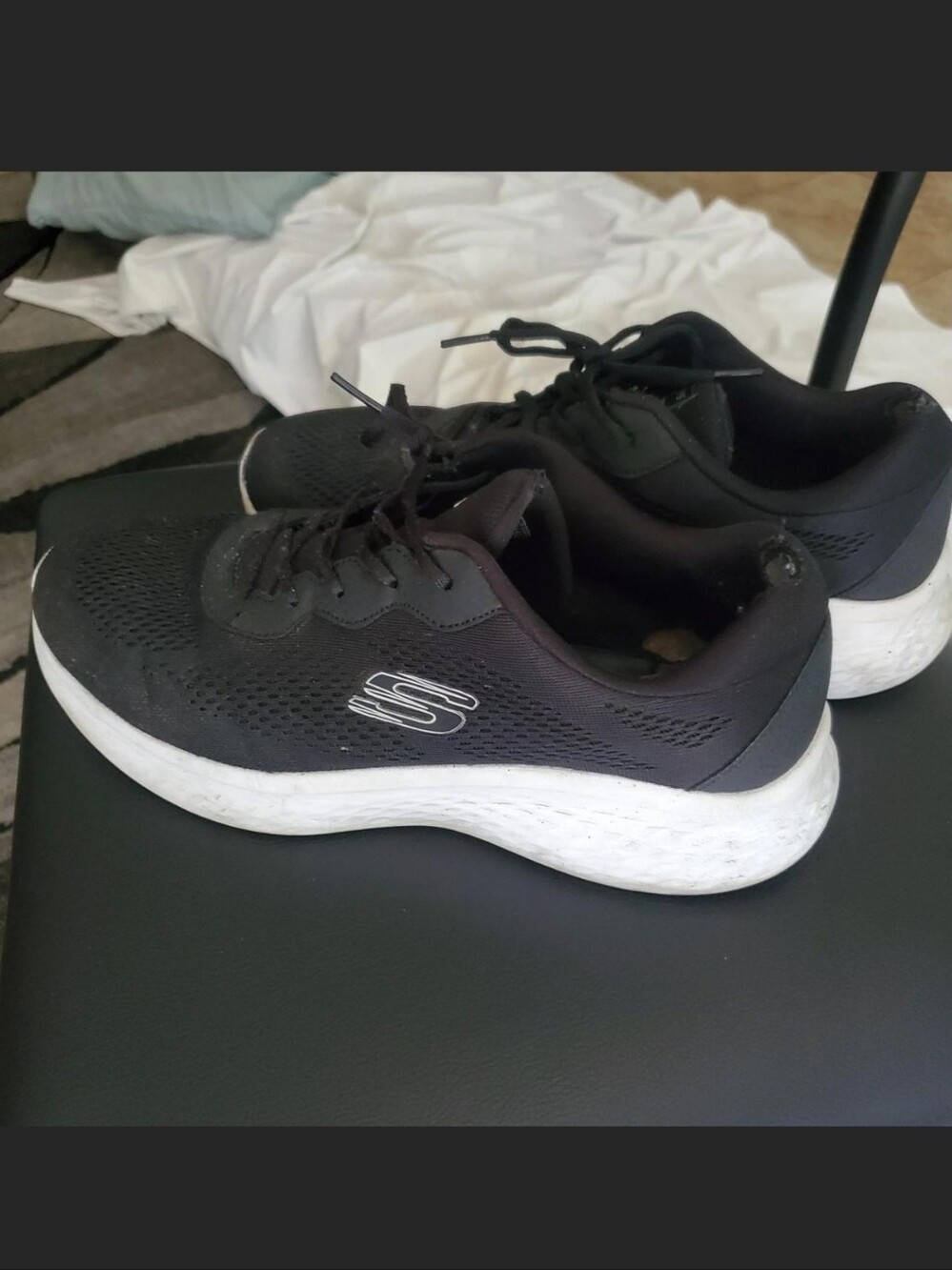 Skechers Men’s Black Running Sneakers Size 10